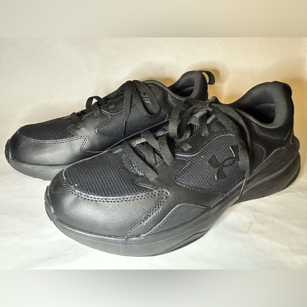 Under Armour Black Mens Sneakers 11.5 Charged Like‎ New